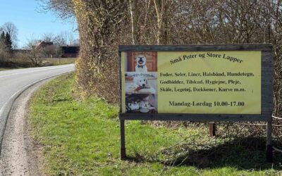Hist hvor vejen slår en bugt, ligger…  Små Poter, Store Lapper