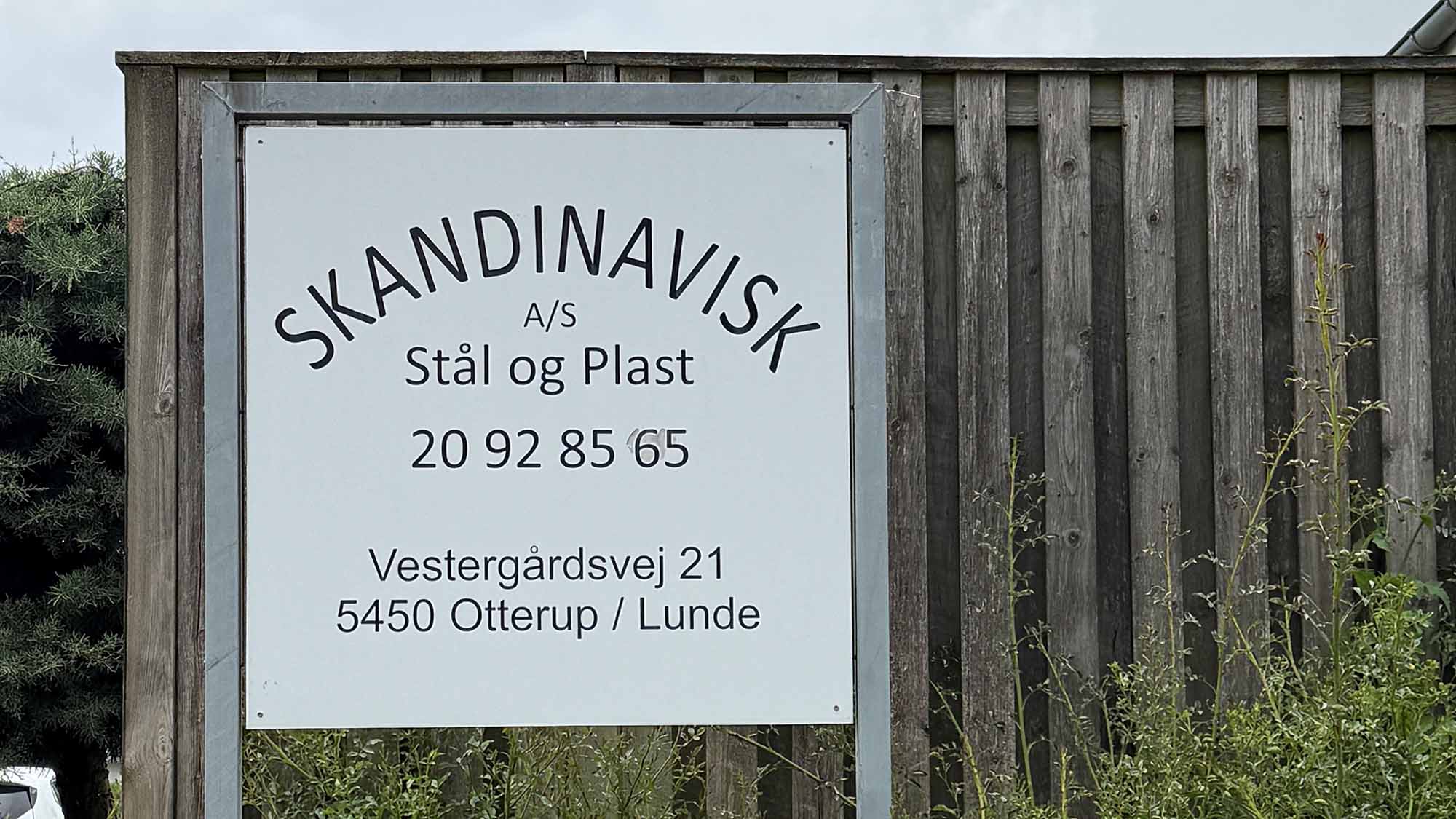 skandinavisk stål og plast